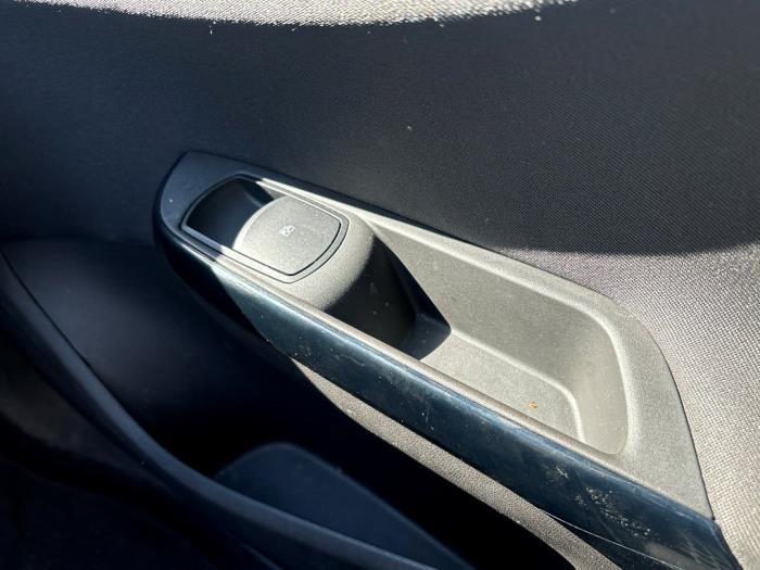 Opel Corsa E 1.3 CDTi 16V ecoFLEX Sloopvoertuig (2015, Zwart)