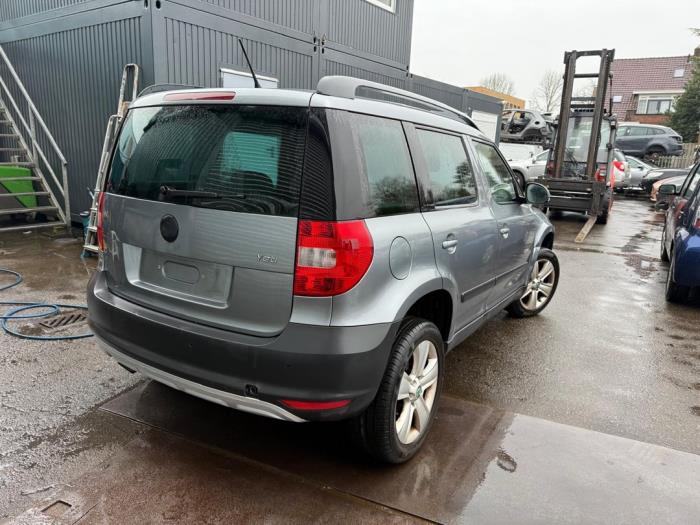 Skoda Yeti 1.2 TSI 16V Sloopvoertuig (2011, Donker, Zilvergrijs)