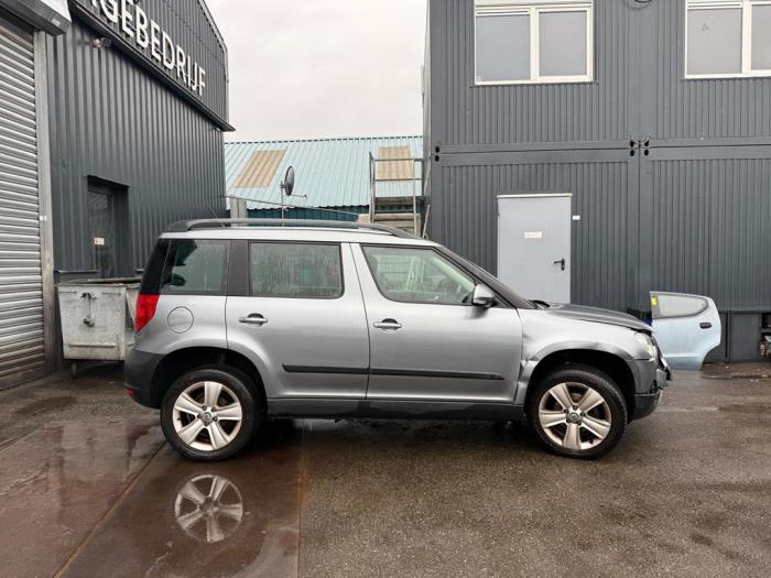 Skoda Yeti 1.2 TSI 16V Sloopvoertuig (2011, Donker, Zilvergrijs)