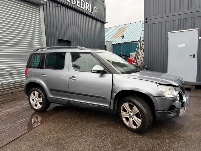 Skoda Yeti 1.2 TSI 16V Sloopvoertuig (2011, Donker, Zilvergrijs)