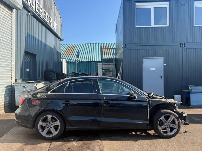 Audi A3 Limousine 1.5 TFSI 16V Sloopvoertuig (2018, Zwart)
