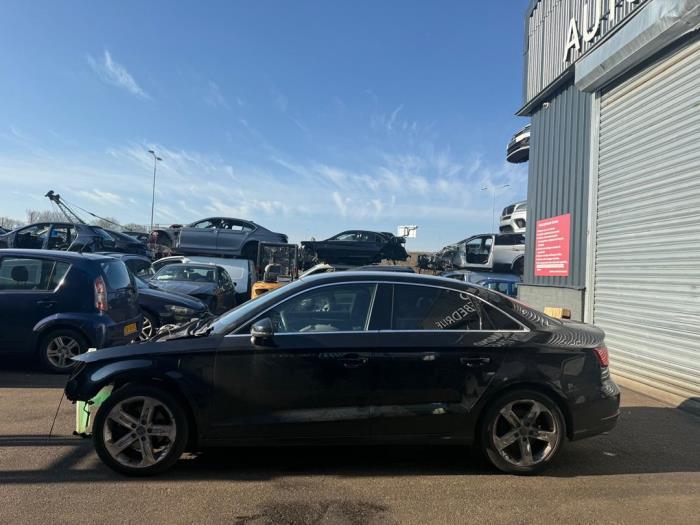 Audi A3 Limousine 1.5 TFSI 16V Sloopvoertuig (2018, Zwart)