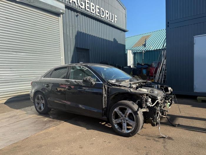 Audi A3 Limousine 1.5 TFSI 16V Sloopvoertuig (2018, Zwart)