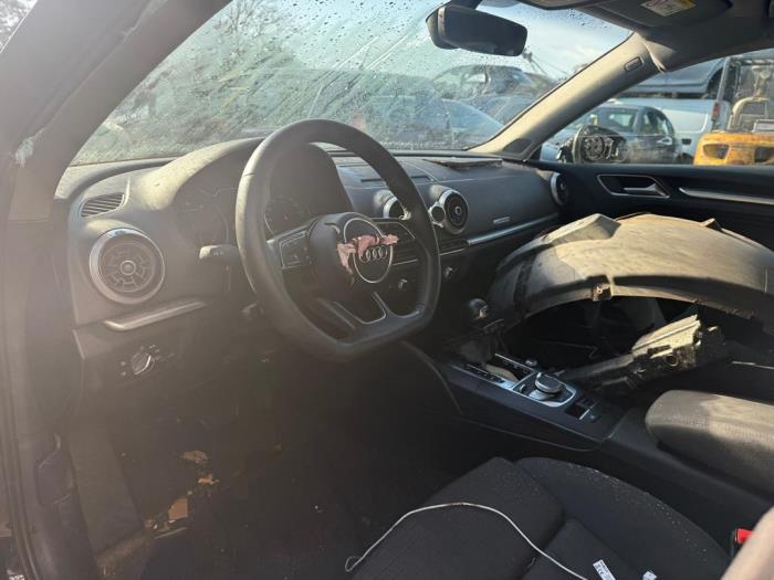 Audi A3 Limousine 1.5 TFSI 16V Sloopvoertuig (2018, Zwart)