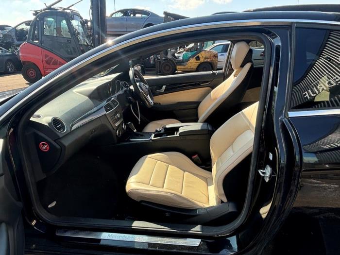 Mercedes C 2.2 C-220 CDI 16V BlueEfficiency Sloopvoertuig (2012, Metallic, Zwart)