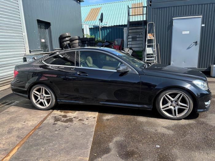 Mercedes C 2.2 C-220 CDI 16V BlueEfficiency Sloopvoertuig (2012, Metallic, Zwart)