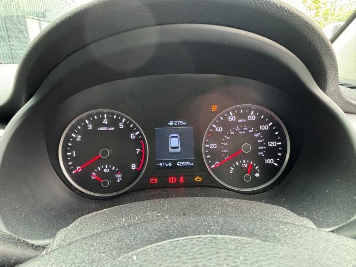 Kia Stonic 1.0i T-GDi 12V Sloopvoertuig (2019, Metallic, Zwart, Rood)