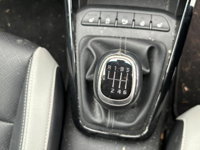 Kia Stonic 1.0i T-GDi 12V Sloopvoertuig (2019, Metallic, Zwart, Rood)