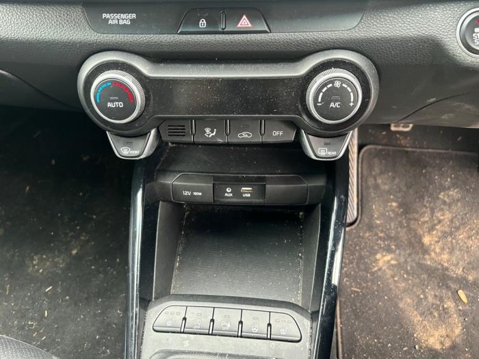 Kia Stonic 1.0i T-GDi 12V Sloopvoertuig (2019, Metallic, Zwart, Rood)