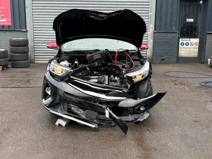Kia Stonic 1.0i T-GDi 12V Sloopvoertuig (2019, Metallic, Zwart, Rood)