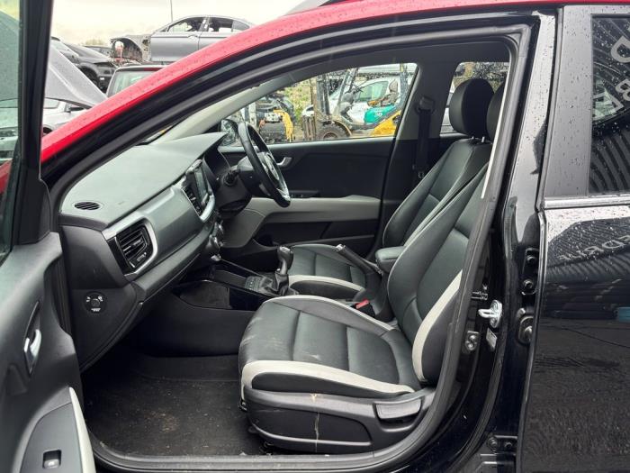 Kia Stonic 1.0i T-GDi 12V Sloopvoertuig (2019, Metallic, Zwart, Rood)