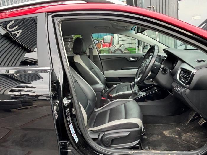 Kia Stonic 1.0i T-GDi 12V Sloopvoertuig (2019, Metallic, Zwart, Rood)