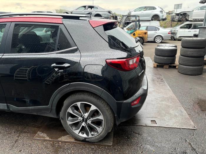 Kia Stonic 1.0i T-GDi 12V Sloopvoertuig (2019, Metallic, Zwart, Rood)