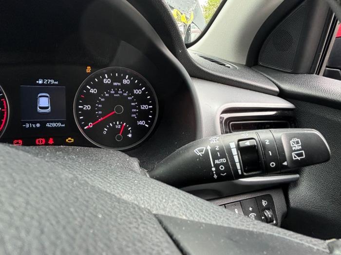 Kia Stonic 1.0i T-GDi 12V Sloopvoertuig (2019, Metallic, Zwart, Rood)