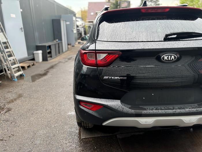 Kia Stonic 1.0i T-GDi 12V Sloopvoertuig (2019, Metallic, Zwart, Rood)