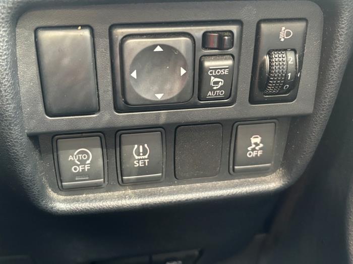 Nissan Juke 1.2 DIG-T 16V Sloopvoertuig (2016, Donker, Zilvergrijs, Muisgrijs)