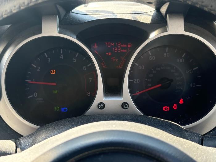 Nissan Juke 1.2 DIG-T 16V Sloopvoertuig (2016, Donker, Zilvergrijs, Muisgrijs)