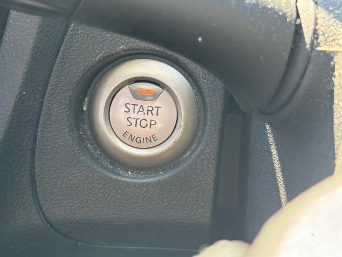 Nissan Juke 1.2 DIG-T 16V Sloopvoertuig (2016, Donker, Zilvergrijs, Muisgrijs)