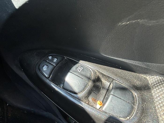 Nissan Juke 1.2 DIG-T 16V Sloopvoertuig (2016, Donker, Zilvergrijs, Muisgrijs)