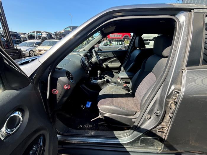 Nissan Juke 1.2 DIG-T 16V Sloopvoertuig (2016, Donker, Zilvergrijs, Muisgrijs)