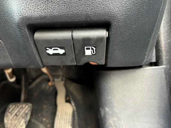 Nissan Juke 1.2 DIG-T 16V Sloopvoertuig (2016, Donker, Zilvergrijs, Muisgrijs)