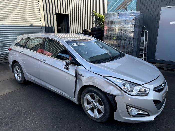 Hyundai i40 CW 1.7 CRDi 16V Sloopvoertuig (2014, Zilvergrijs)