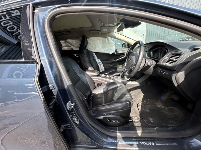 Volvo V40 Cross Country 2.0 D3 16V Sloopvoertuig (2019, Donker, Blauw)