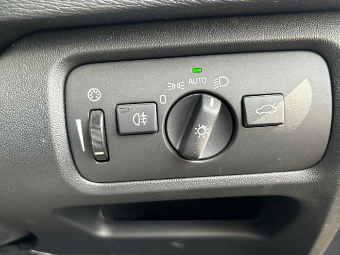 Volvo V40 Cross Country 2.0 D3 16V Sloopvoertuig (2019, Donker, Blauw)