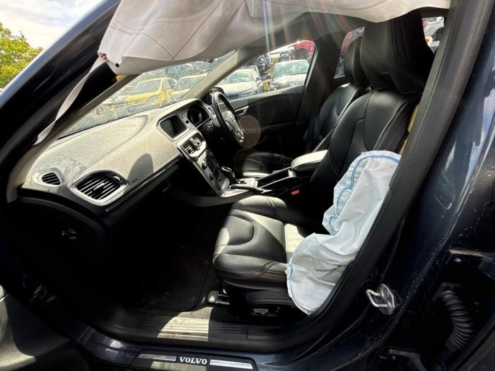 Volvo V40 Cross Country 2.0 D3 16V Sloopvoertuig (2019, Donker, Blauw)