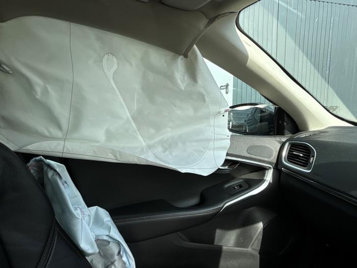 Volvo V40 Cross Country 2.0 D3 16V Sloopvoertuig (2019, Donker, Blauw)