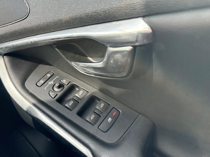 Volvo V40 Cross Country 2.0 D3 16V Sloopvoertuig (2019, Donker, Blauw)