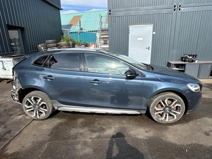 Volvo V40 Cross Country 2.0 D3 16V Sloopvoertuig (2019, Donker, Blauw)