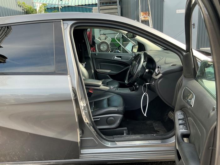 Mercedes B 1.8 B-180 CDI BlueEFFICIENCY 16V Sloopvoertuig (2013, Grijs, Muisgrijs)