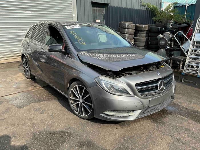 Mercedes B 1.8 B-180 CDI BlueEFFICIENCY 16V Sloopvoertuig (2013, Grijs, Muisgrijs)