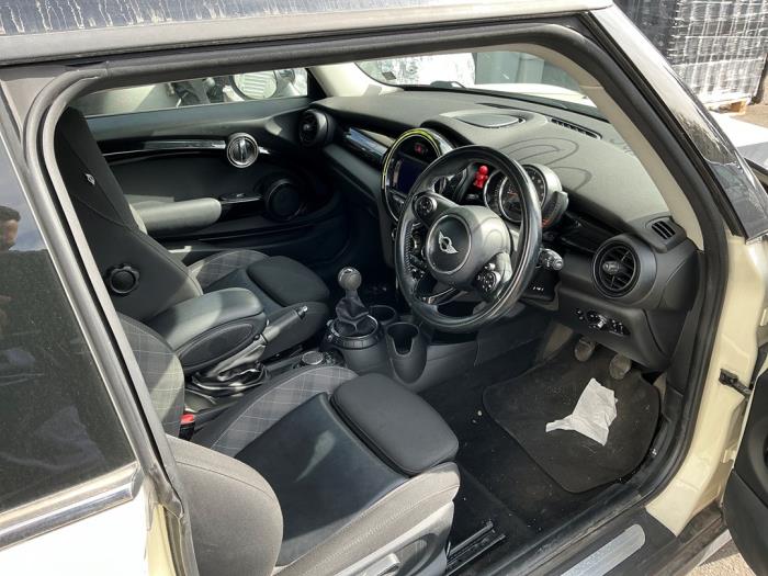 Mini Mini 1.5 12V Cooper Sloopvoertuig (2015, Licht, Creme, Wit)