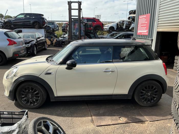 Mini Mini 1.5 12V Cooper Sloopvoertuig (2015, Licht, Creme, Wit)