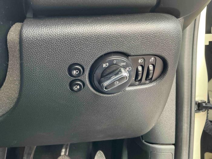 Mini Mini 1.5 12V Cooper Sloopvoertuig (2015, Licht, Creme, Wit)