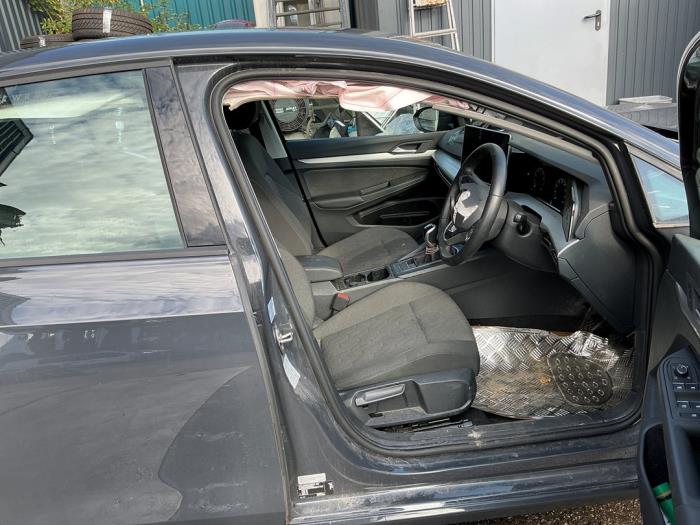 Volkswagen Golf VIII 1.5 eTSI 16V Sloopvoertuig (2024, Donker, Zilvergrijs)