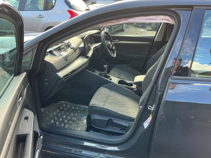 Volkswagen Golf VIII 1.5 eTSI 16V Sloopvoertuig (2024, Donker, Zilvergrijs)