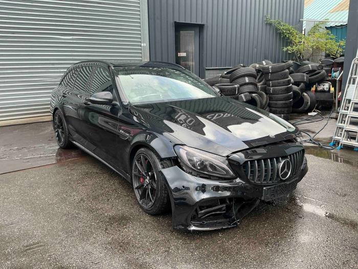 Mercedes C Estate AMG C-63 AMG 4.0 V8 Biturbo Schadevoertuig (2017, Metallic, Zwart)