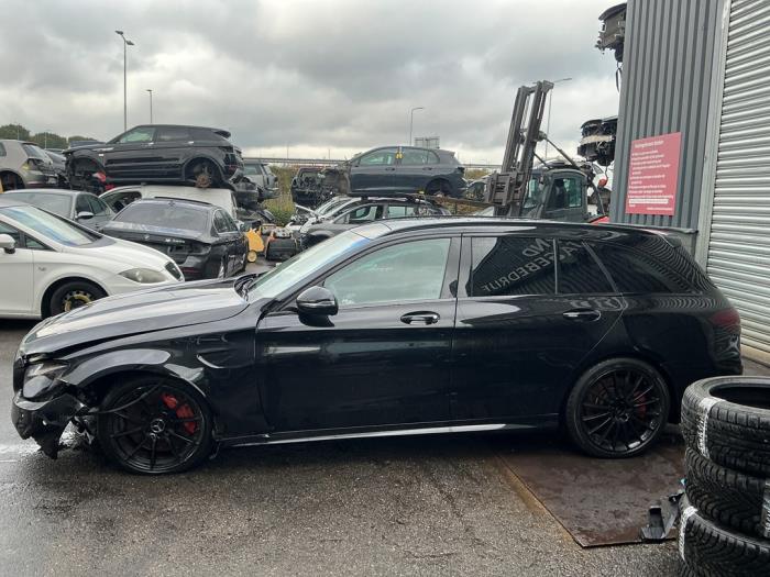 Mercedes C Estate AMG C-63 AMG 4.0 V8 Biturbo Schadevoertuig (2017, Metallic, Zwart)