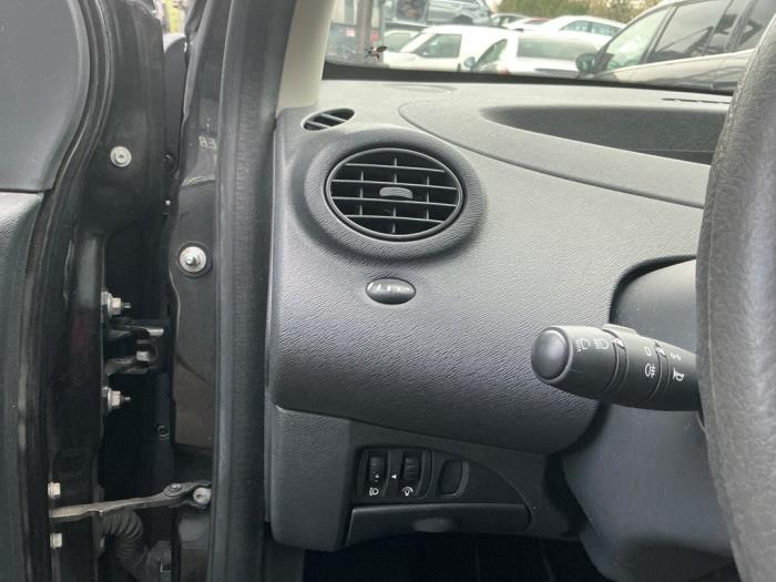 Renault Twingo II 1.2 16V Sloopvoertuig (2011, Zwart)