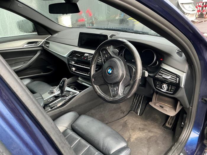 BMW 5 serie 530d 3.0 TwinPower Turbo 24V Sloopvoertuig (2018, Donker, Blauw)