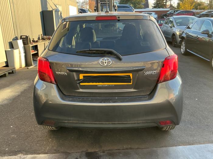 Toyota Yaris III 1.33 16V Dual VVT-I Sloopvoertuig (2016, Grijs, Muisgrijs)