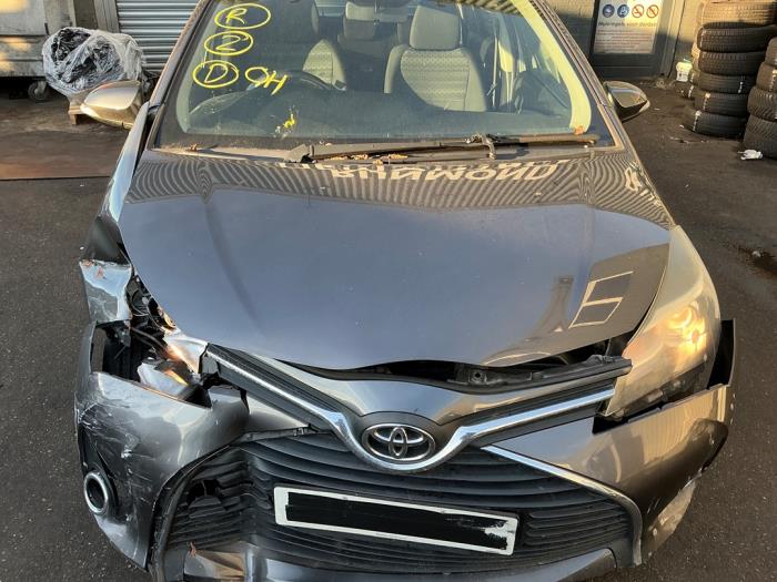 Toyota Yaris III 1.33 16V Dual VVT-I Sloopvoertuig (2016, Grijs, Muisgrijs)