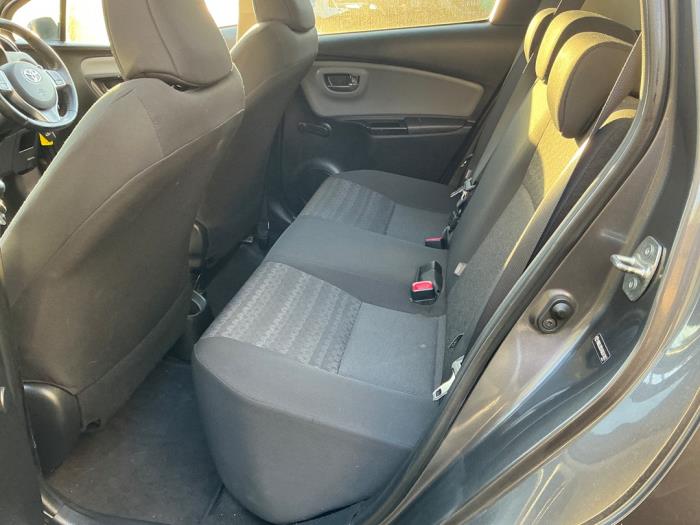 Toyota Yaris III 1.33 16V Dual VVT-I Sloopvoertuig (2016, Grijs, Muisgrijs)