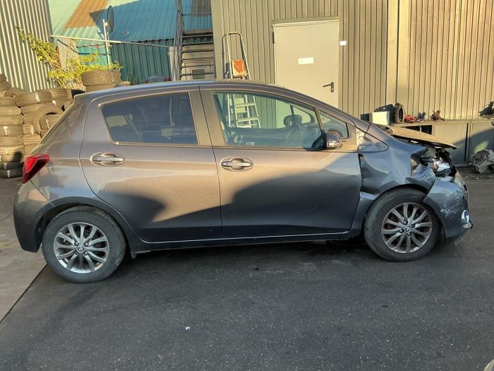 Toyota Yaris III 1.33 16V Dual VVT-I Sloopvoertuig (2016, Grijs, Muisgrijs)