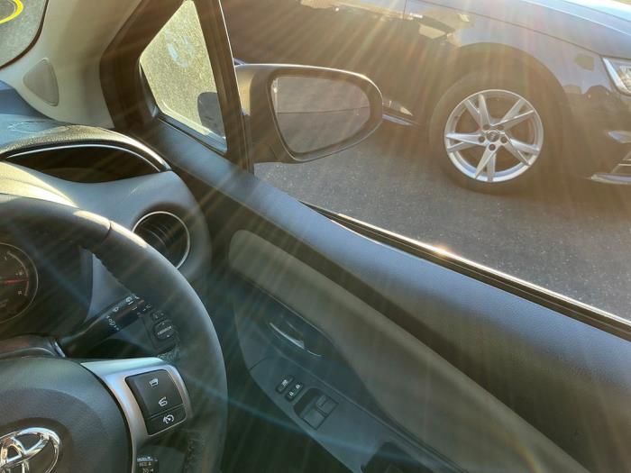 Toyota Yaris III 1.33 16V Dual VVT-I Sloopvoertuig (2016, Grijs, Muisgrijs)