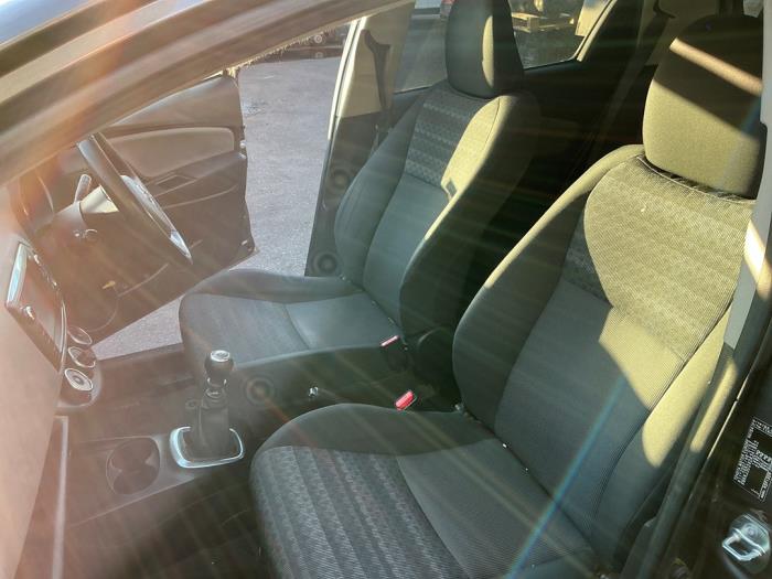 Toyota Yaris III 1.33 16V Dual VVT-I Sloopvoertuig (2016, Grijs, Muisgrijs)