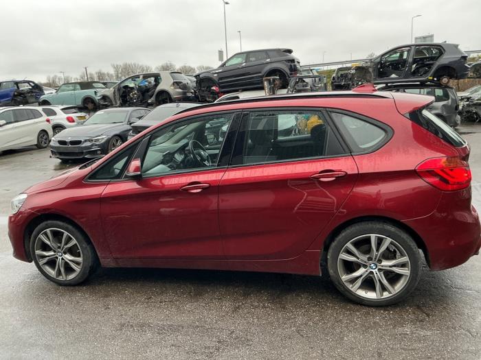 BMW 2 serie Active Tourer 220i 2.0 TwinPower Turbo 16V Sloopvoertuig (2018, Rood)